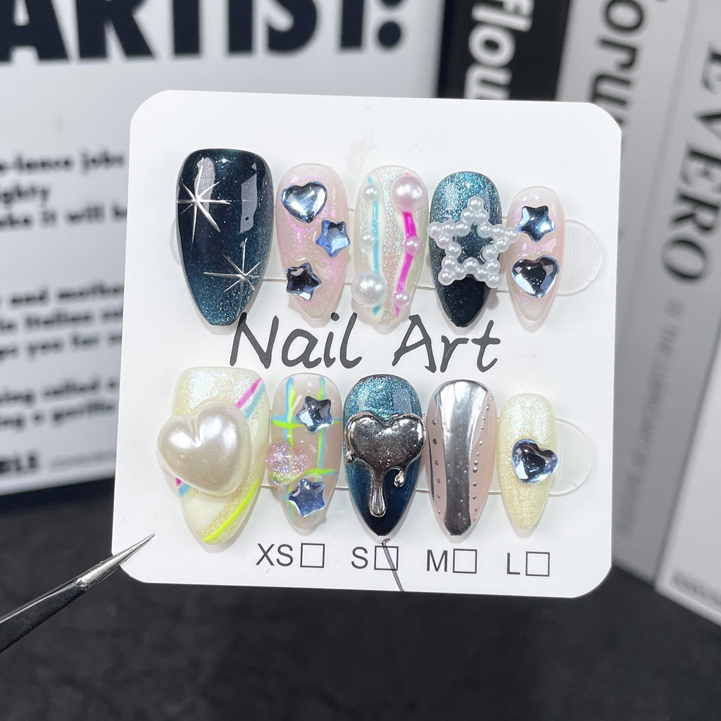 Les faux ongles européens et américains en forme d'amande
