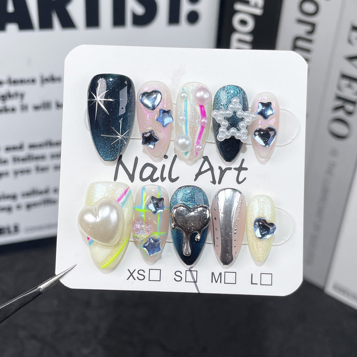 Les faux ongles européens et américains en forme d'amande