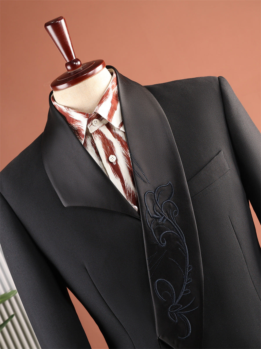 Coiffure en châle de luxe en tissu de tuxedo brodé