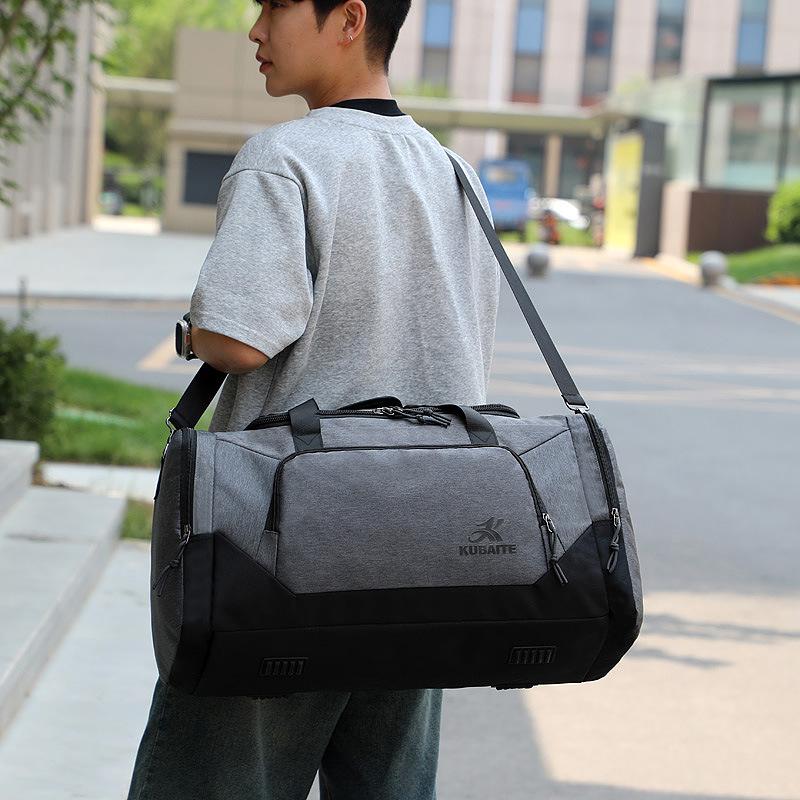 Sac multifonctionnel de gym de couleur solide avec grande capacité Et la séparation sèche-humide