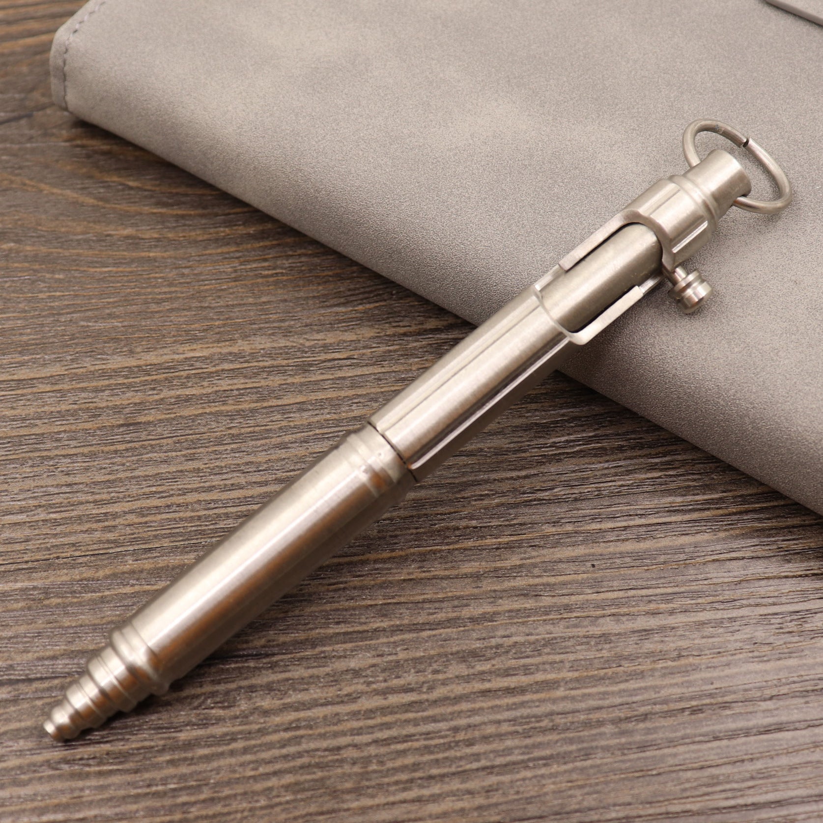 Stylo tactique en métal de type bolt en cuivre pur rétro