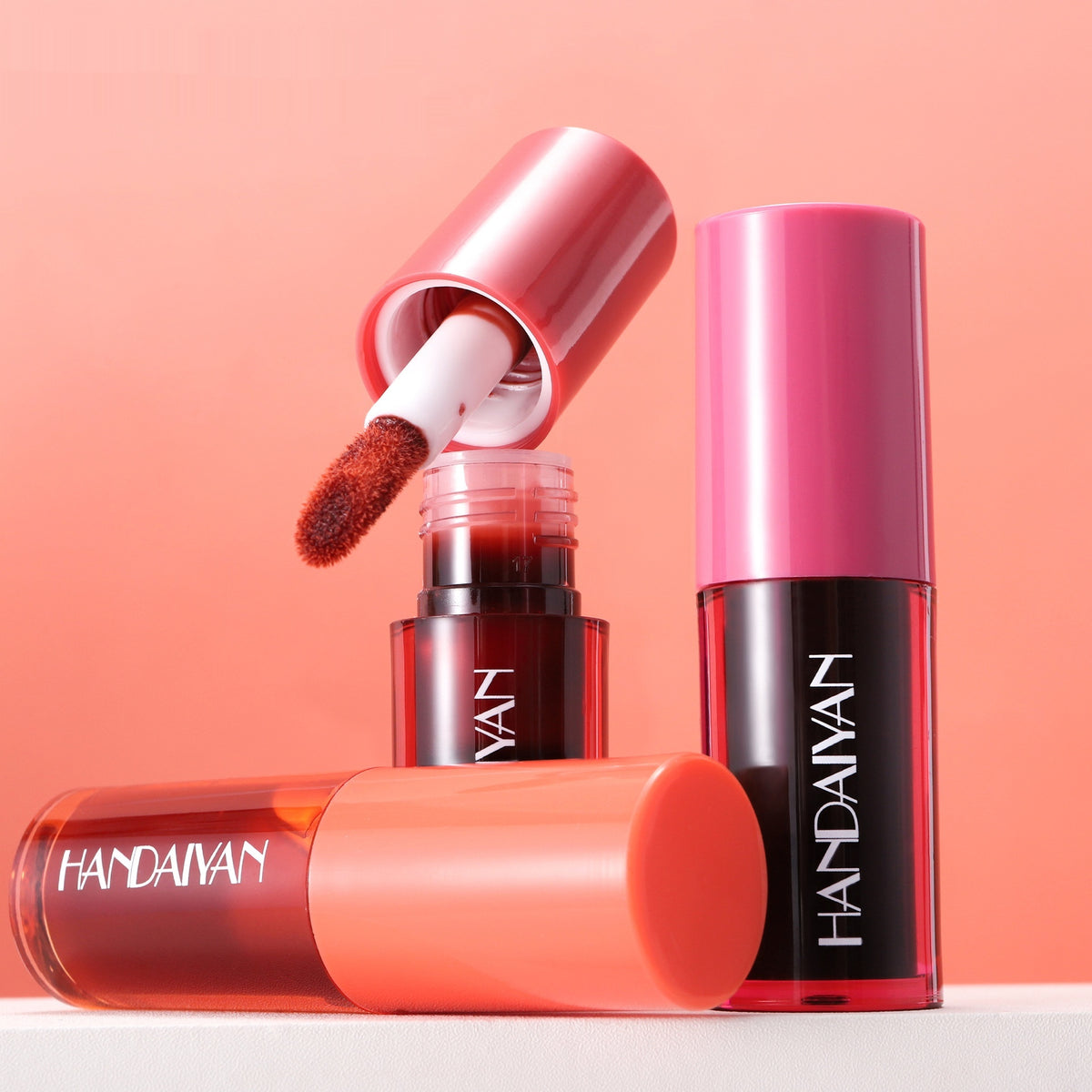 Waterproof glossy And a mud-resistant lip gloss