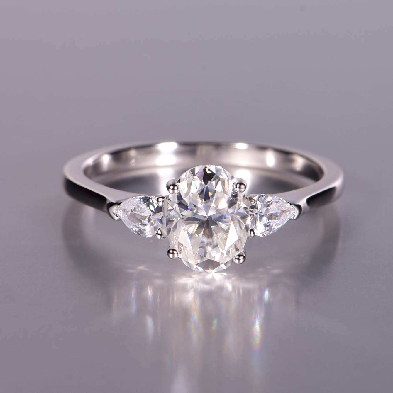 S925 Argent Sterling 8x6mm Oval Moissanite Anneau à trois tons D Couleur VVS1 Platinum plaqué U