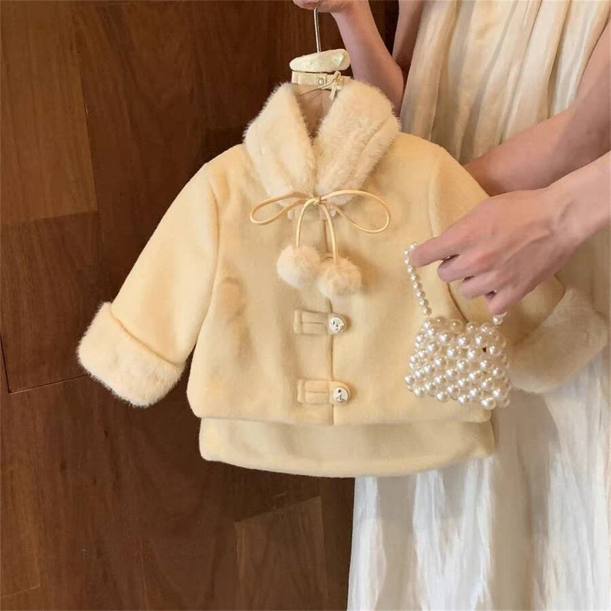 Petites filles en laine de velours de style Chanel et ensemble de jupe