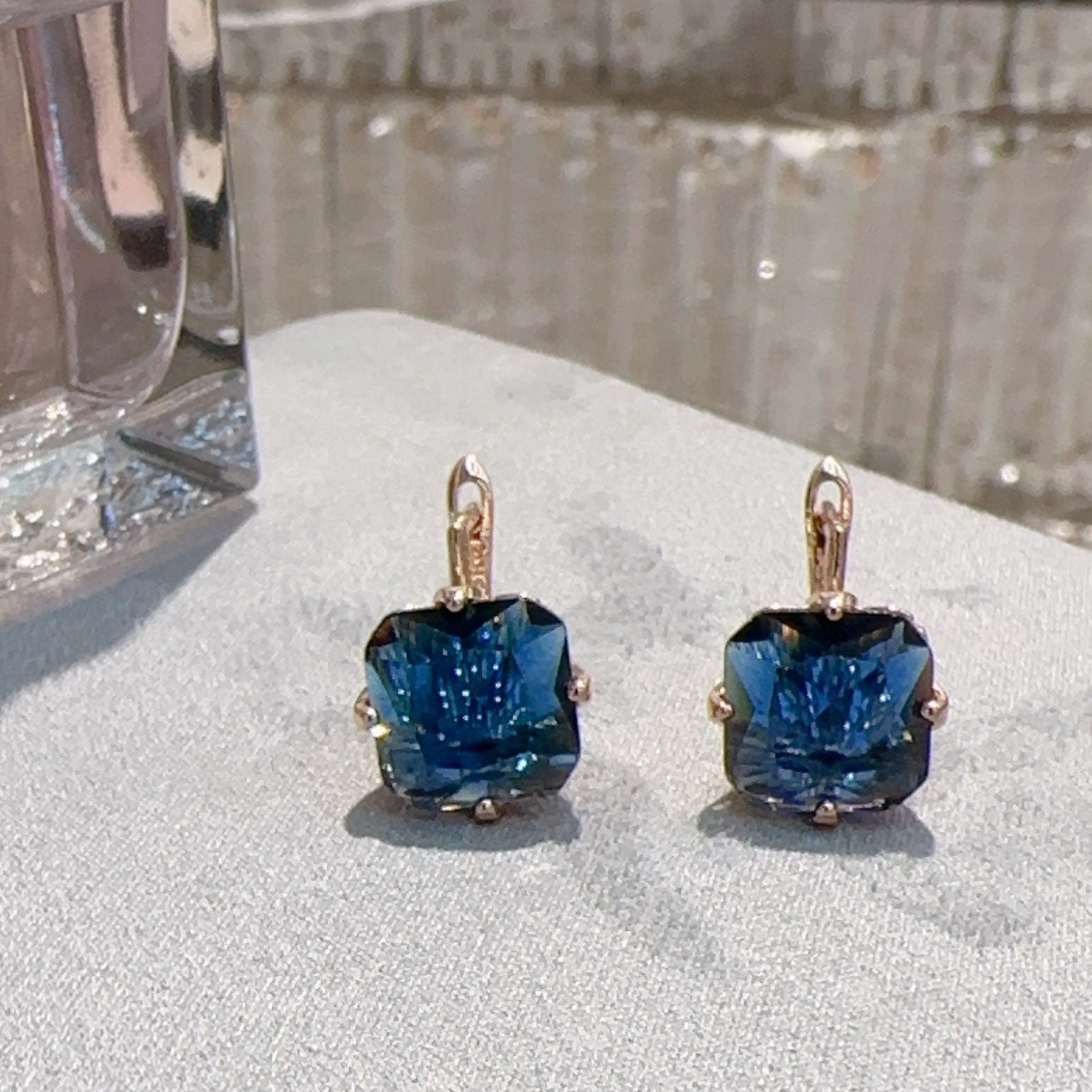 Boucles d'oreilles et colliers d'ornement