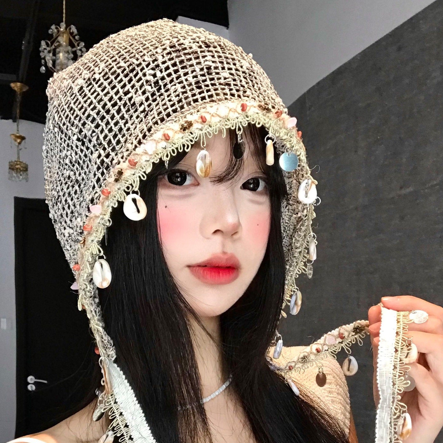 Chapeau en cuir pour femmes en forme de coquille