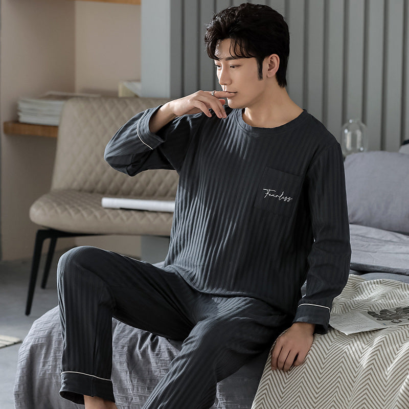 Printemps et automne L'usure de la maison des hommes de plus taille peut être déchirée à l'extérieur