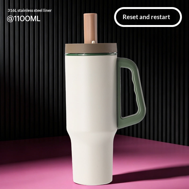 Bouteille d'eau de grande capacité avec une paille à libération rapide et une isolation thermique