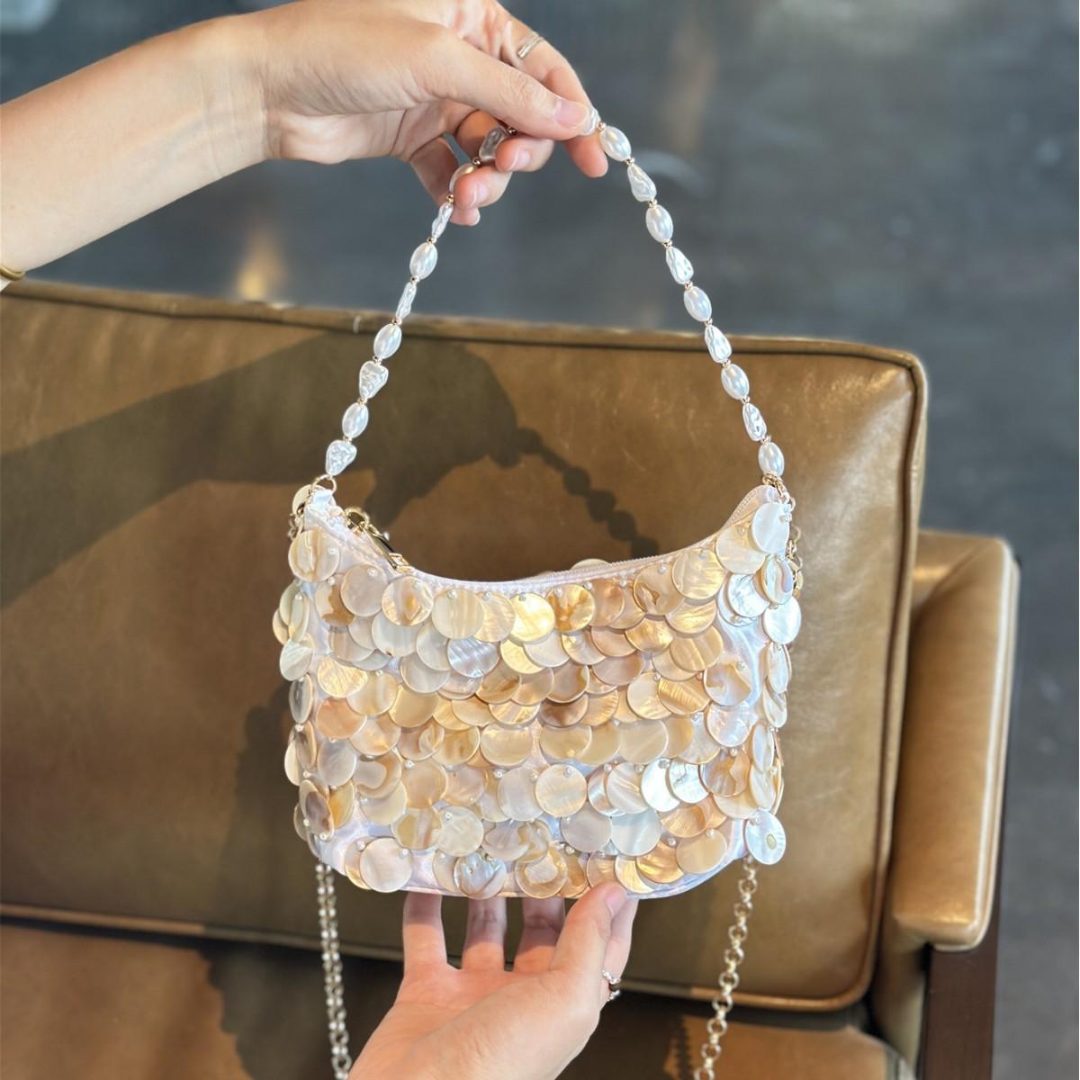 French vintage style shell-shaped ravioli bag