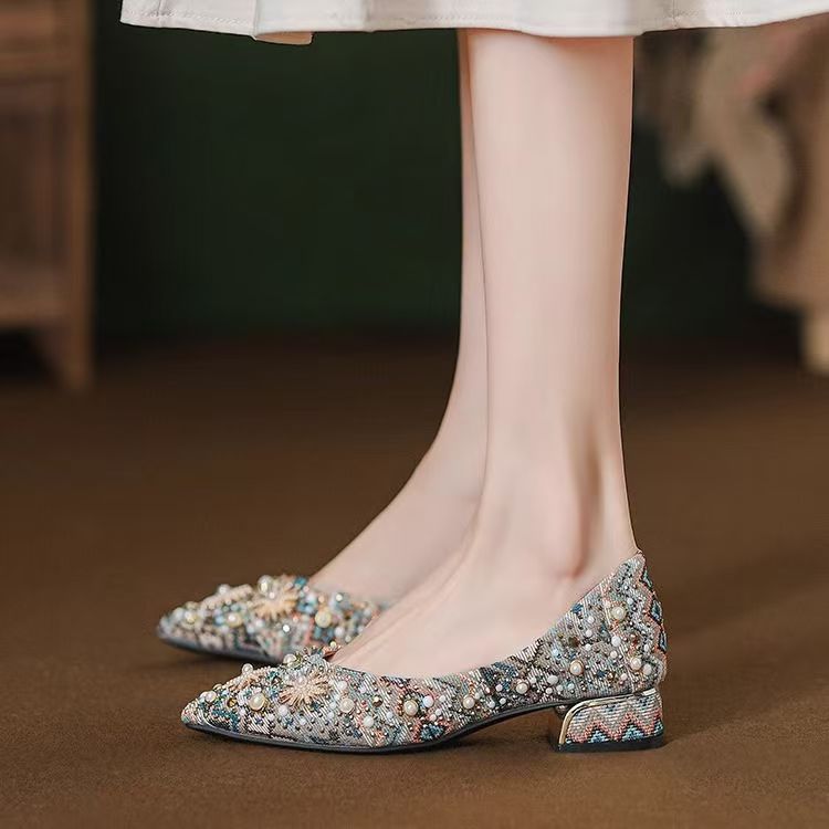 Chaussures de femmes plates pointues à bout large avec strass et impression métallique