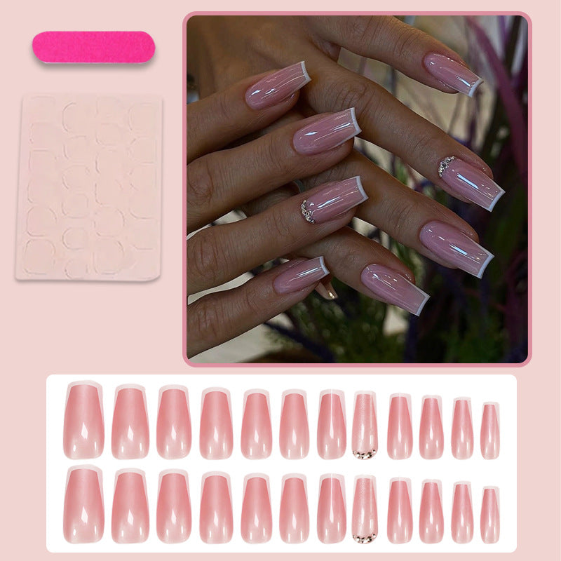 Les ongles de style Instagram Wearable Manucure française Les ongles Wearable avec Strass