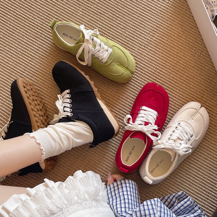 Women's thick canvas toe cover for outdoor wear