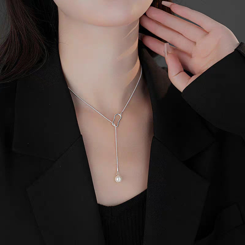 Élégant collier chaîne de sweater Faux Pearl femmes Niche haute qualité de conception Col Col Je