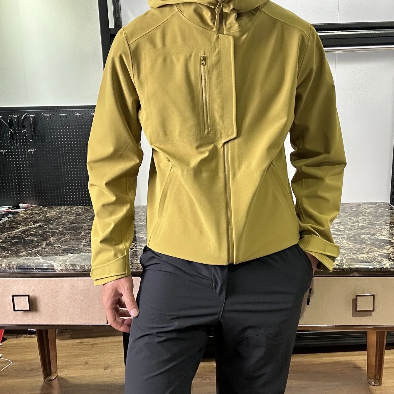 Veste à capuche à capuche avec ruban adhésif pour homme