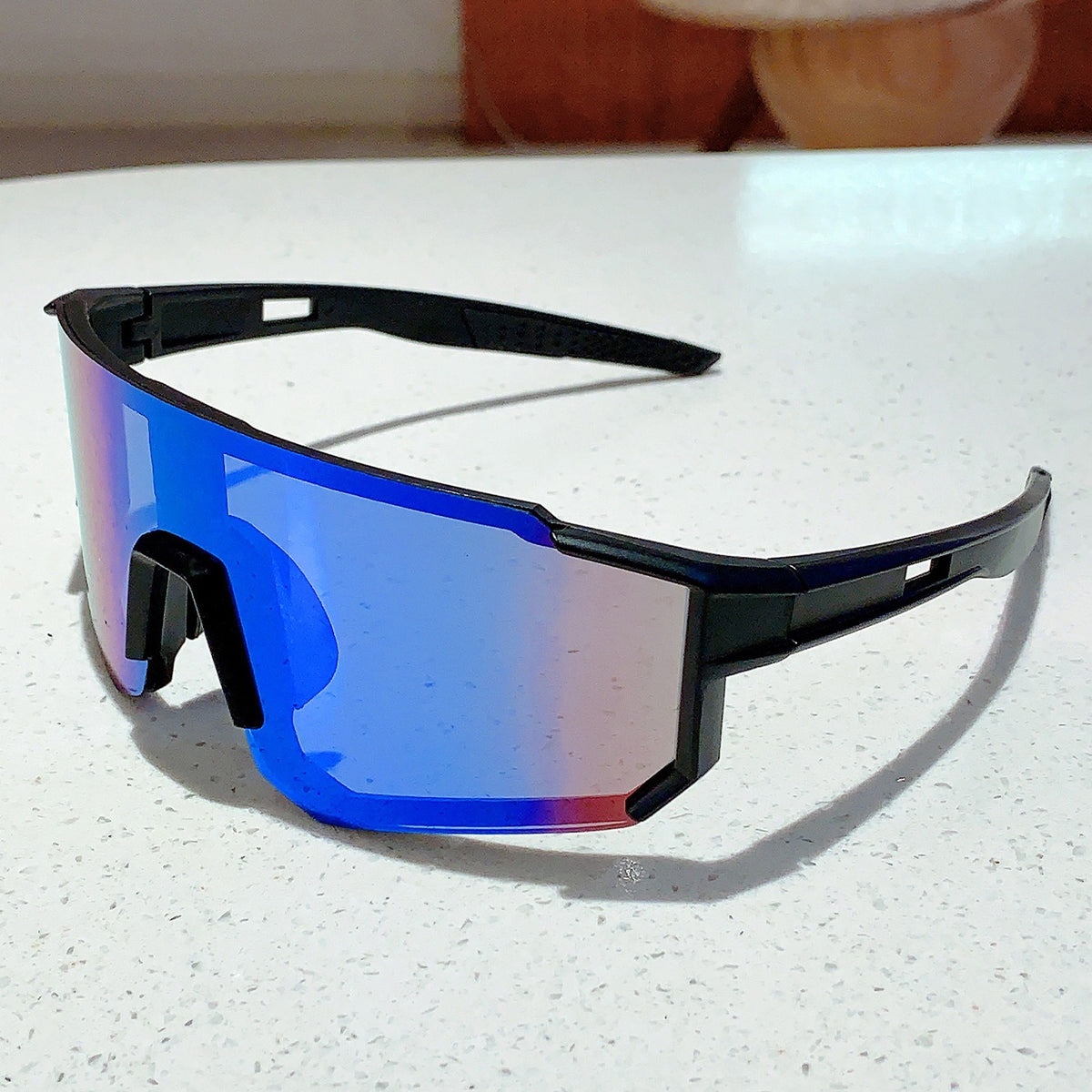 Grandes lunettes de soleil d'équitation couleur grand cadre d'une pièce