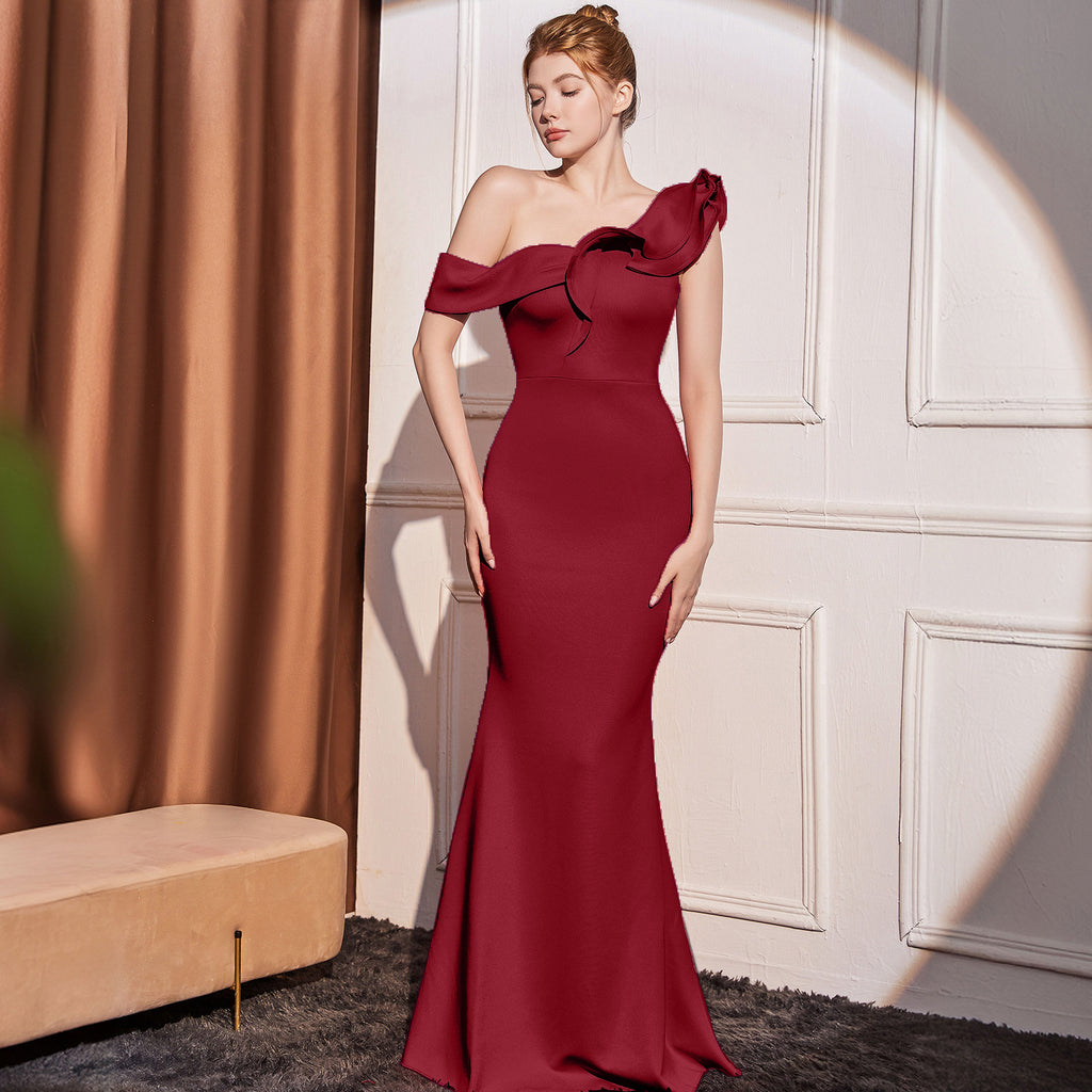 Robe longue minceur haut de gamme à épaule inclinée