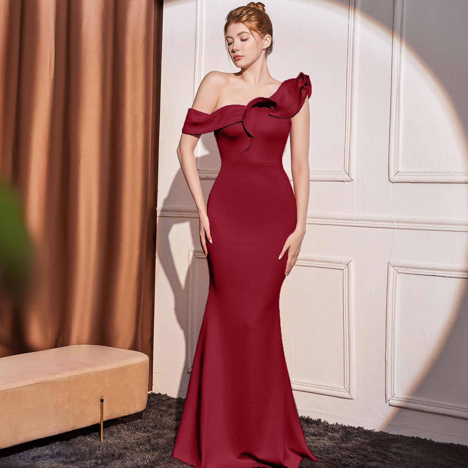 Robe longue minceur haut de gamme à épaule inclinée