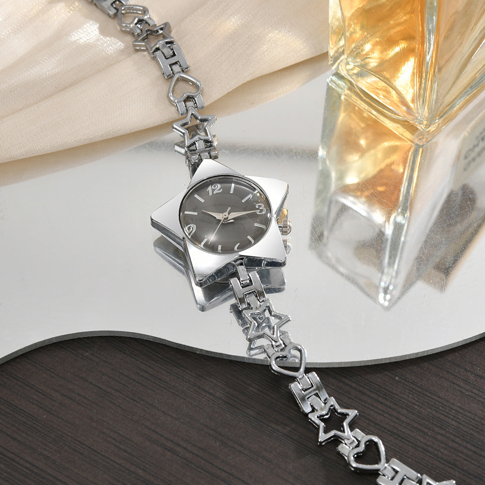 Élégant Edgy mais doux montre les femmes avec une étoile et le cœur en chaîne quartz Montre