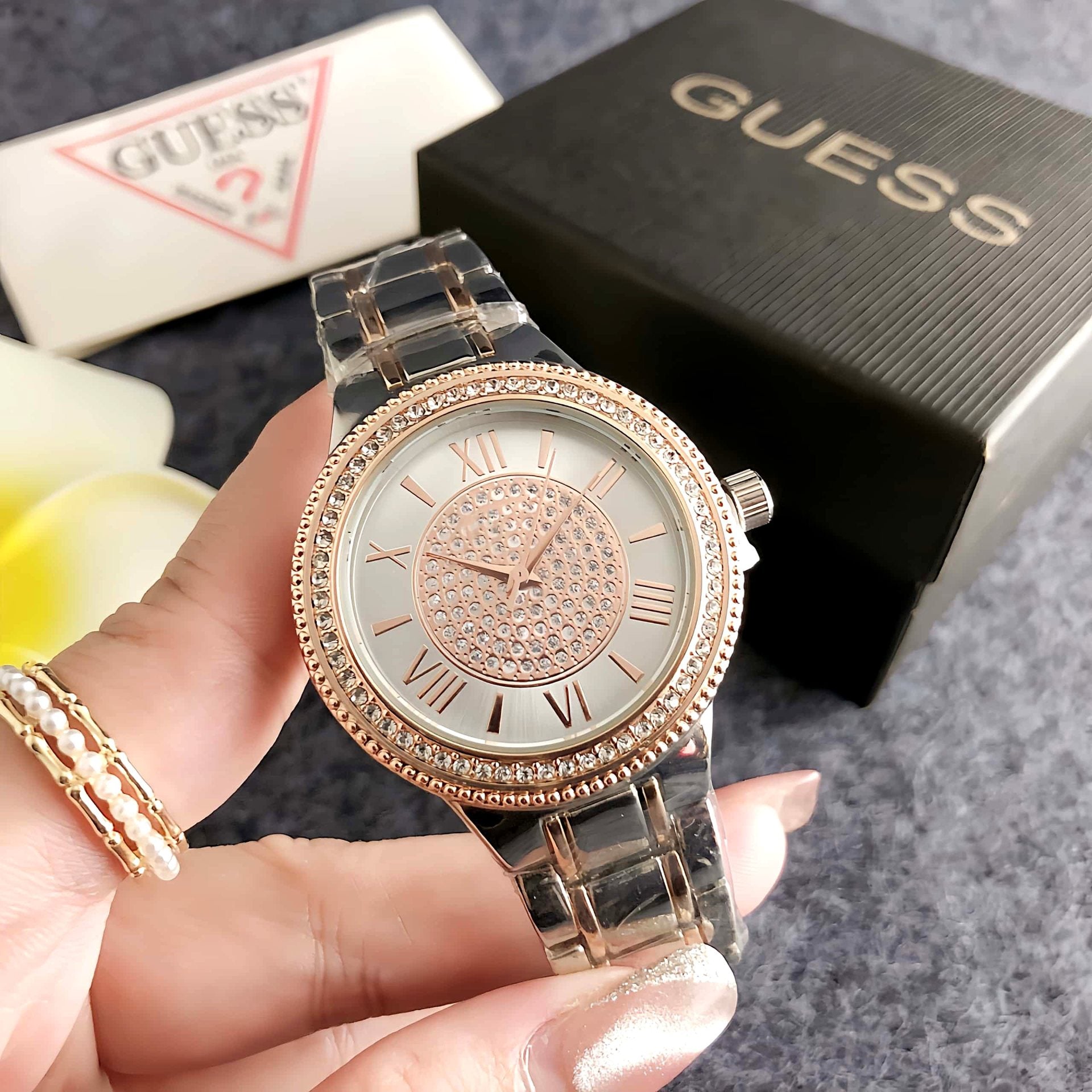 Montre élégante et sophistiquée avec un grand cadran Une pièce d'art de niche pour les femmes