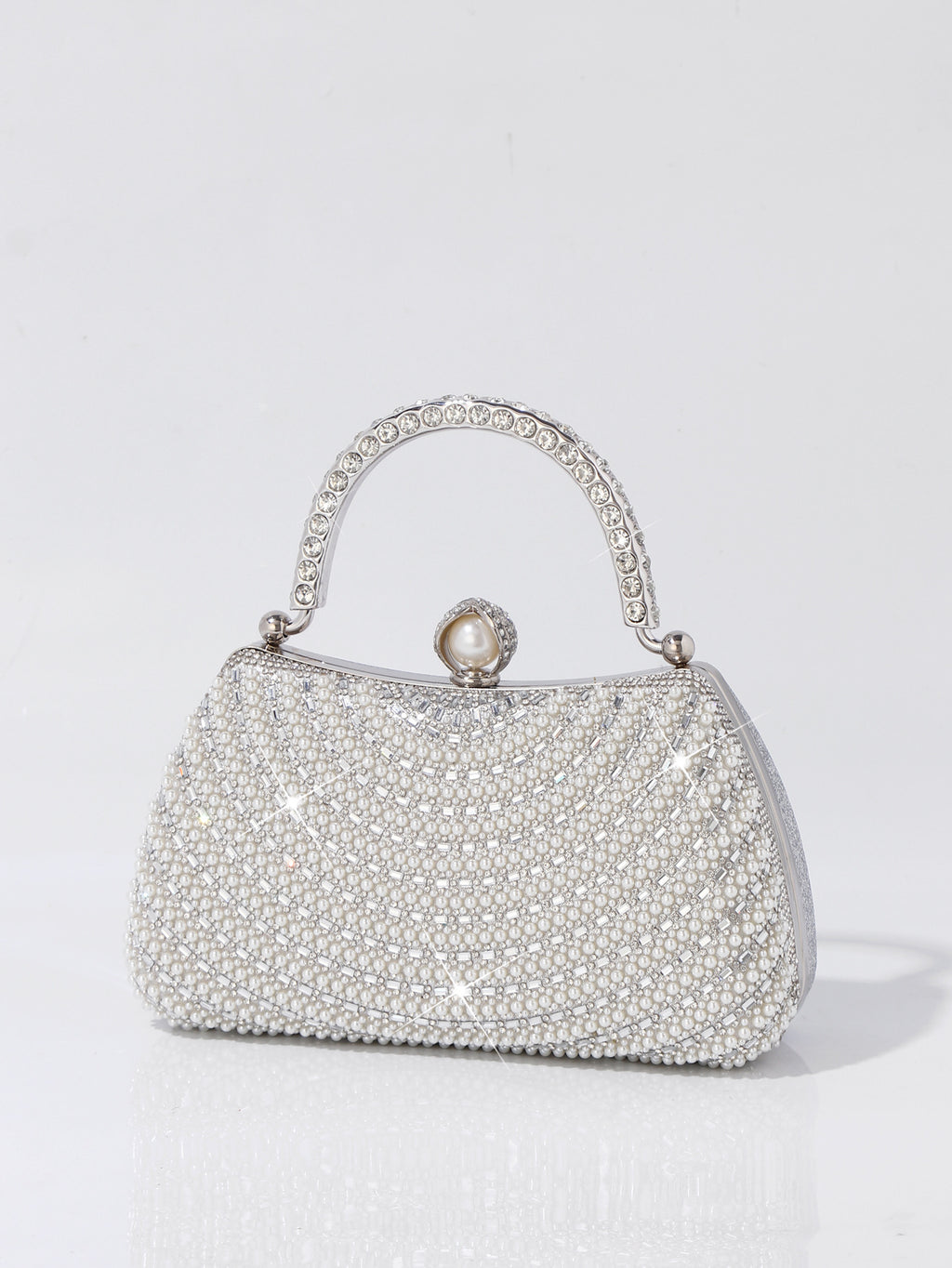 Assainissement du banquet avec perles et diamants