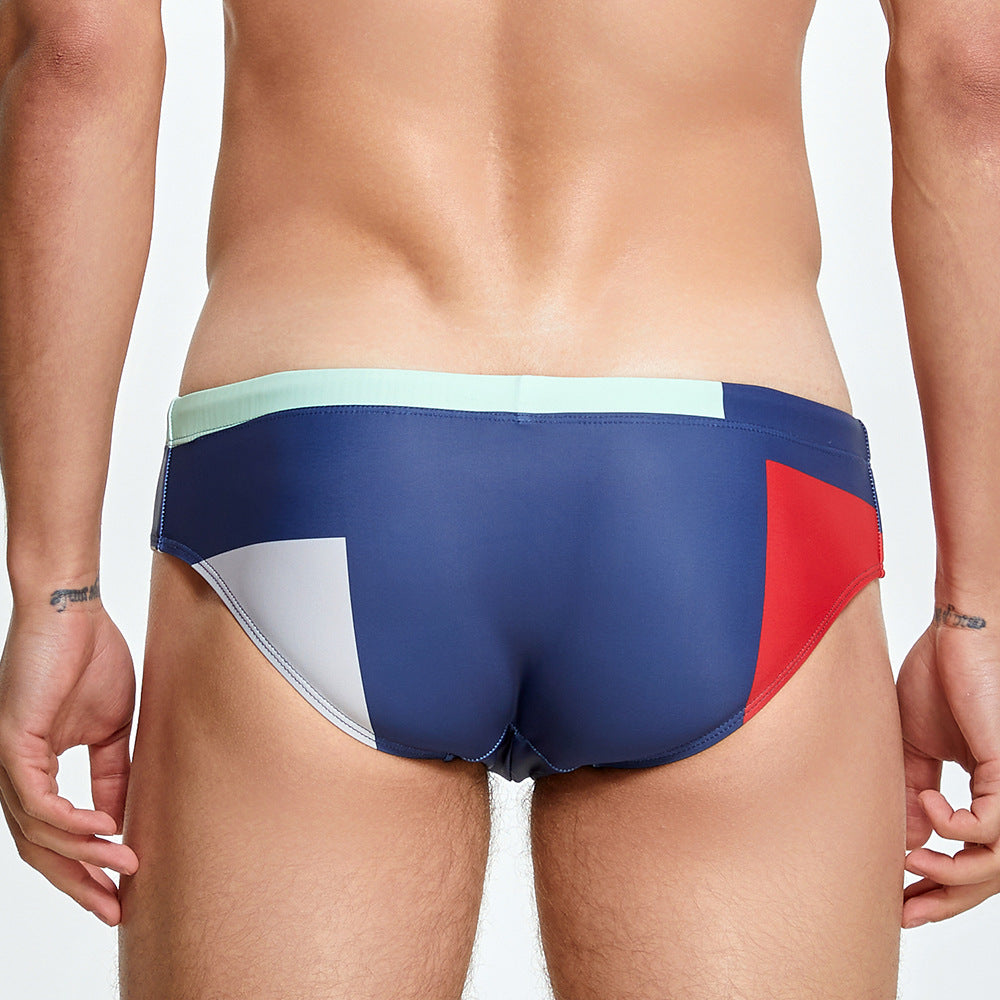 Trunks de natation au bord de la mer