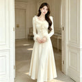 Robe longue flatteur en dentelle avec une vibe d'automne cozy