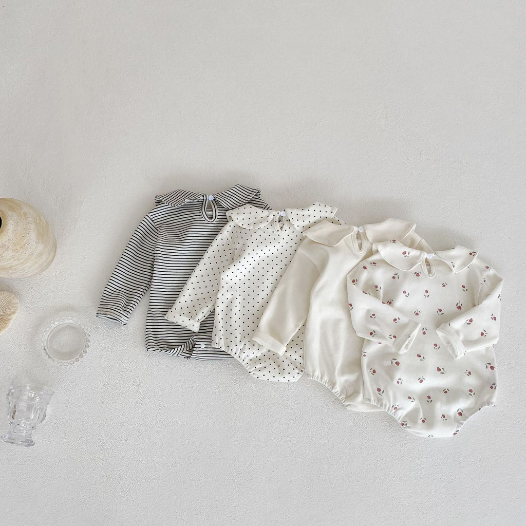 Collier de poupée de petite fille à manches longues