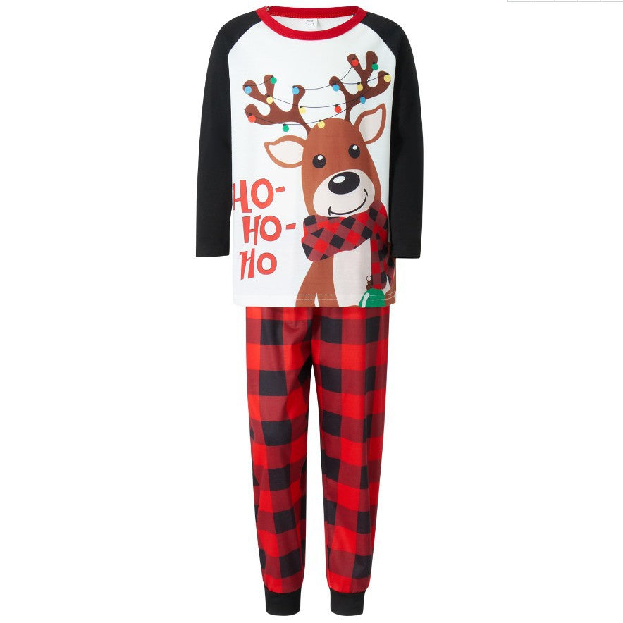 Costume d'automne pour la famille parent-enfant