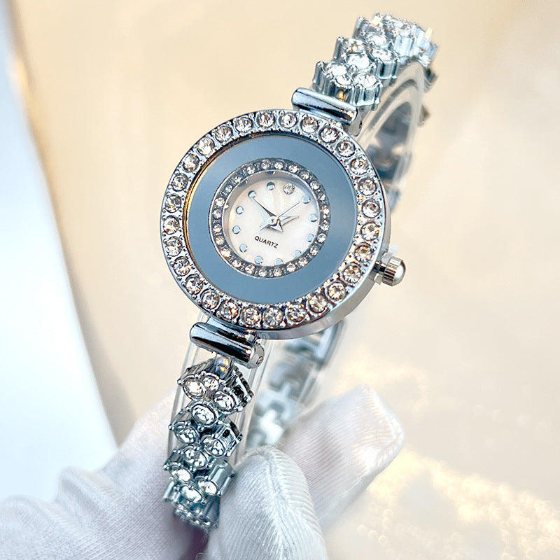 Montre Quartz femme en verre incrusté de diamant