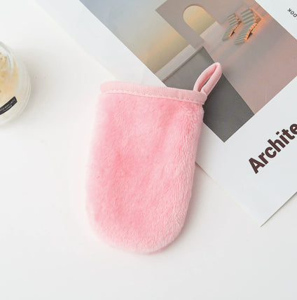 Nettoyer les cots du doigt maquillage faciale enlèvement des gants
