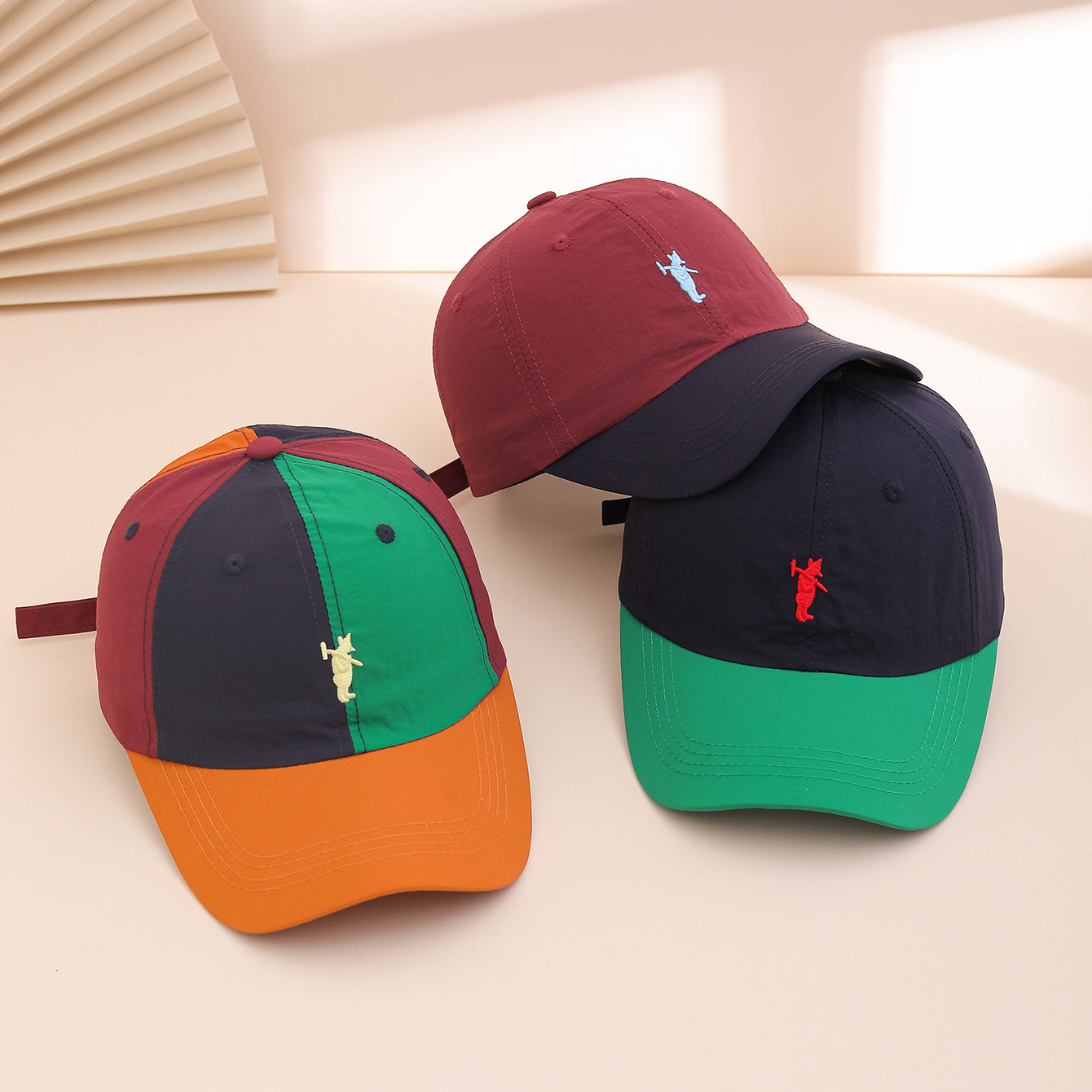 Bouchon de baseball brodé multicolore pour ours à la mode avec des caractéristiques polyvalentes et à séchage rapide