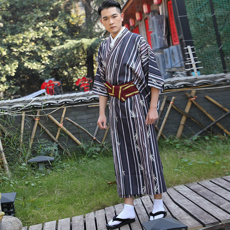 L'usure traditionnelle des hommes japonais Kimono