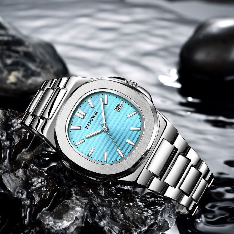 Homme élégant résistant à l'eau lumineuse montre avec une bande d'acier