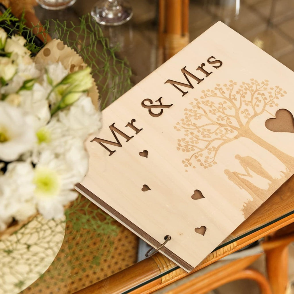 Livre d'or unique de mariage en bois – gravé avec Mr & Mrs