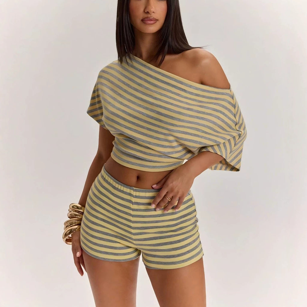 Short-sleeved T-shirt and high-waisted shorts