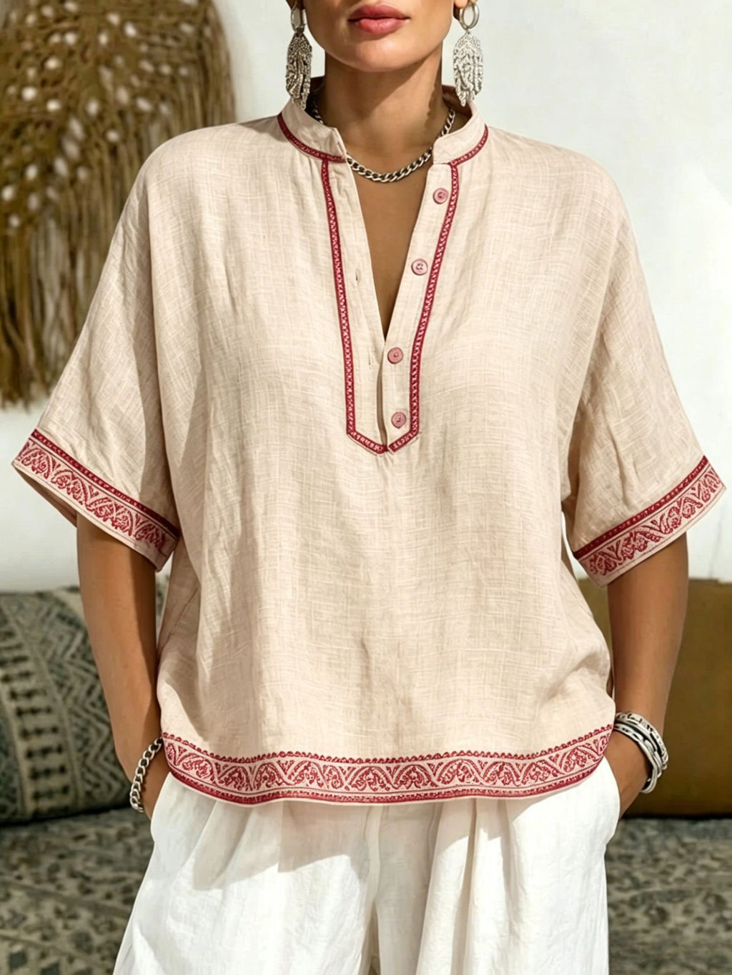 Tee-shirt élégant à col en V avec dentelle et boutons