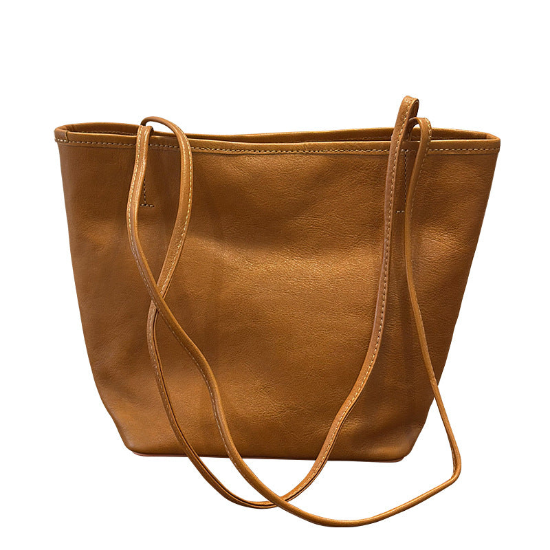Vieux sac en cuir avec une poche amovible