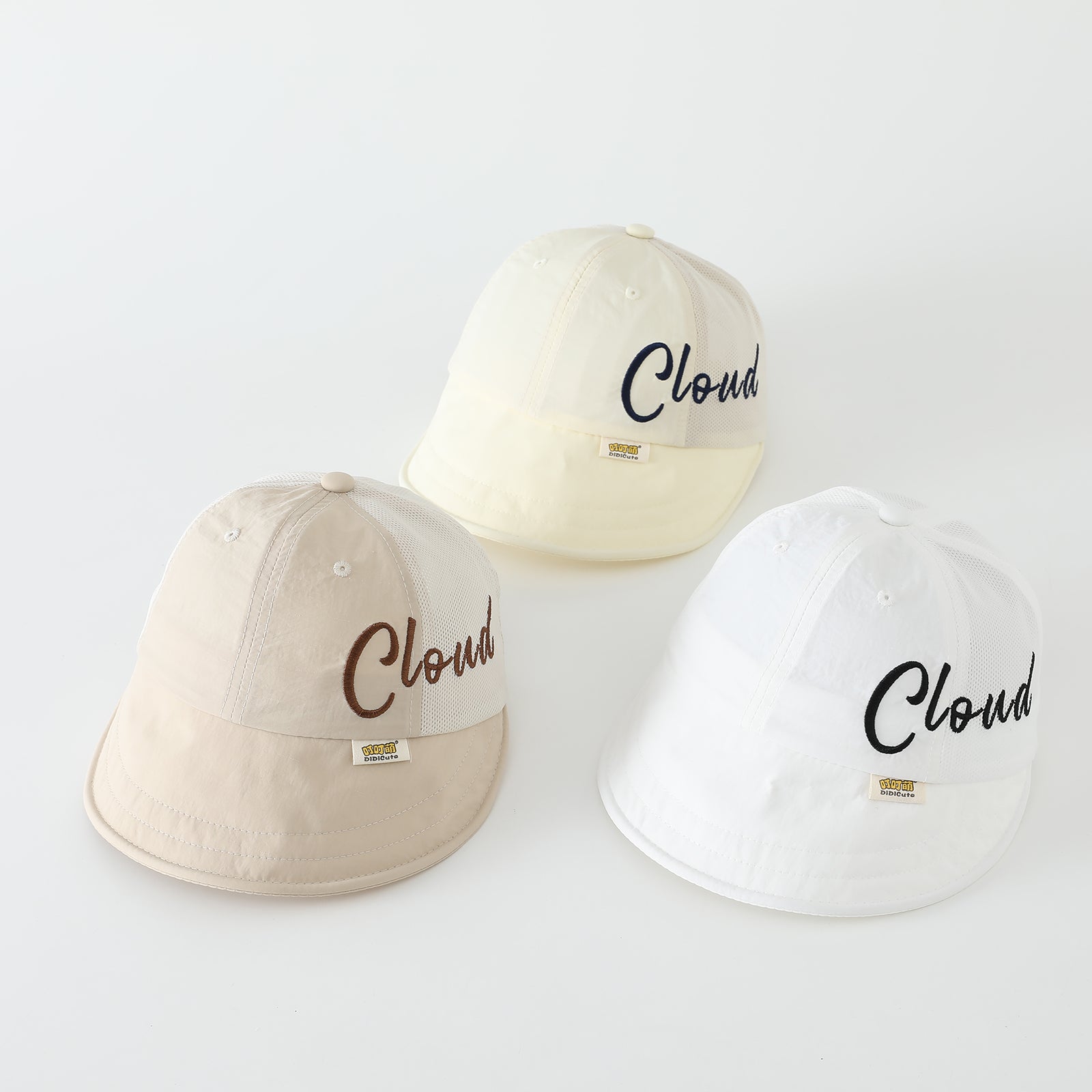 Chapeau de soleil de broderie anglaise pour enfants d'été avec tissu de filet latéral pour la ventilation et doux