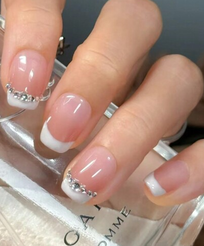 24pcs Short Square Minimalist White French Gradient Design Nail Art Set