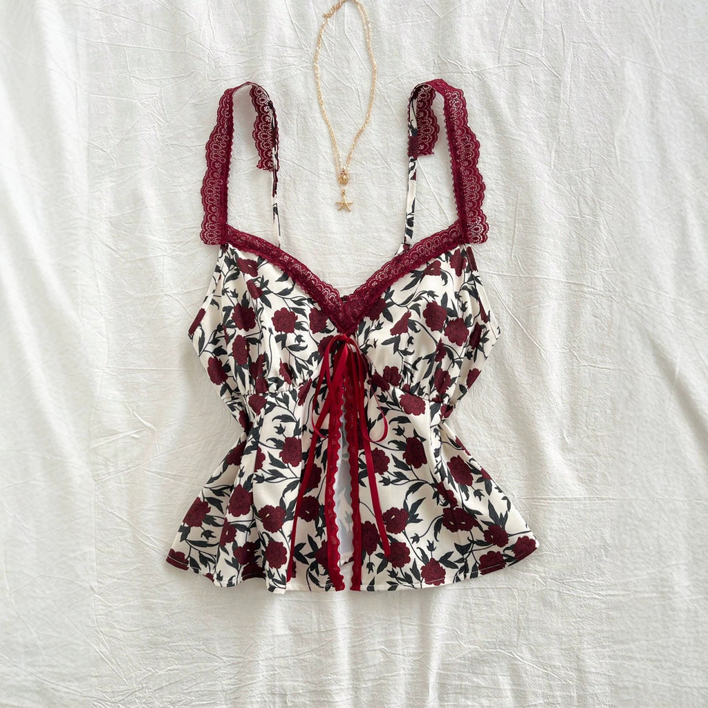 Camisole mode et polyvalente en dentelle avec un détail d'arc floral
