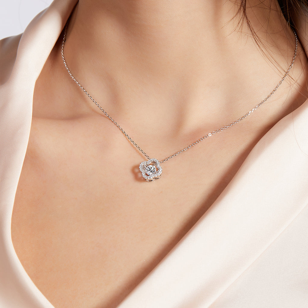 S925 Argent Sterling 0.5ct D Couleur VVS1 Moissanite Collier de trèfle à quatre feuilles 45cm Platinum