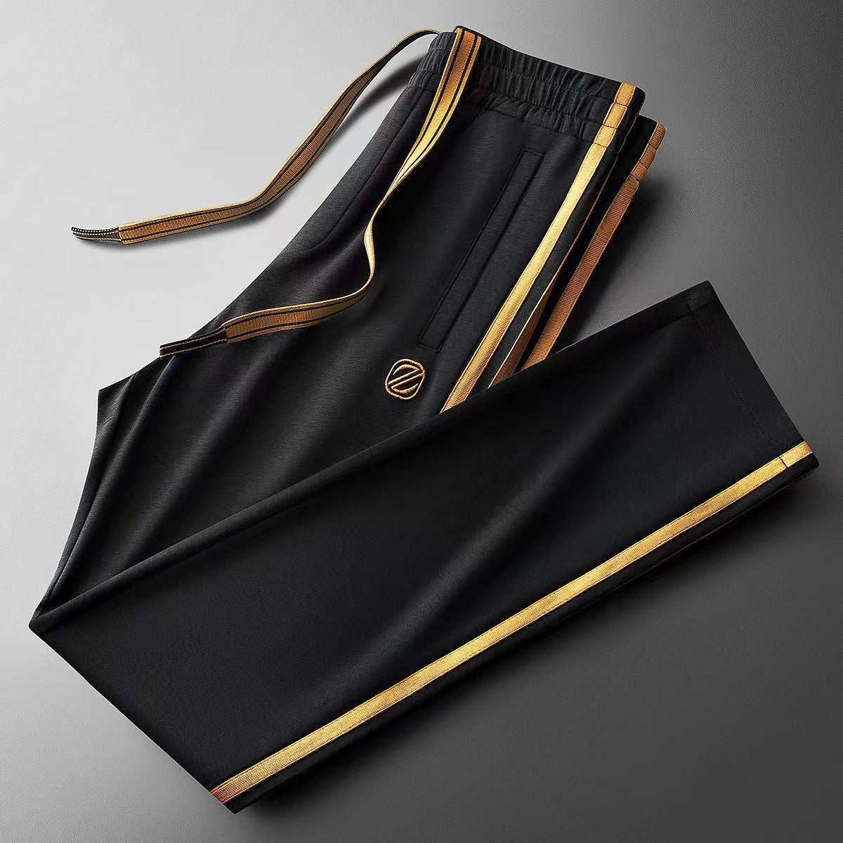 Bandes latérales bleues light-luxury dans une couleur contrastée Slim-fit style décontracté