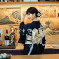 Kimono japonais traditionnel avec des motifs de fleur de cerise
