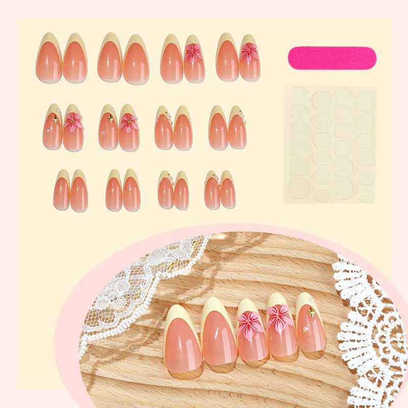 Conseils d'ongle floral 3D de style français nu dans le style Instagram