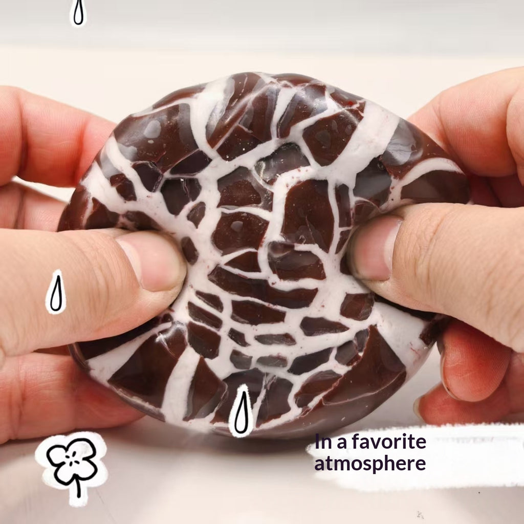 Chocolat foncé Crunchy Ball Stress-Relief Squeeze Toy