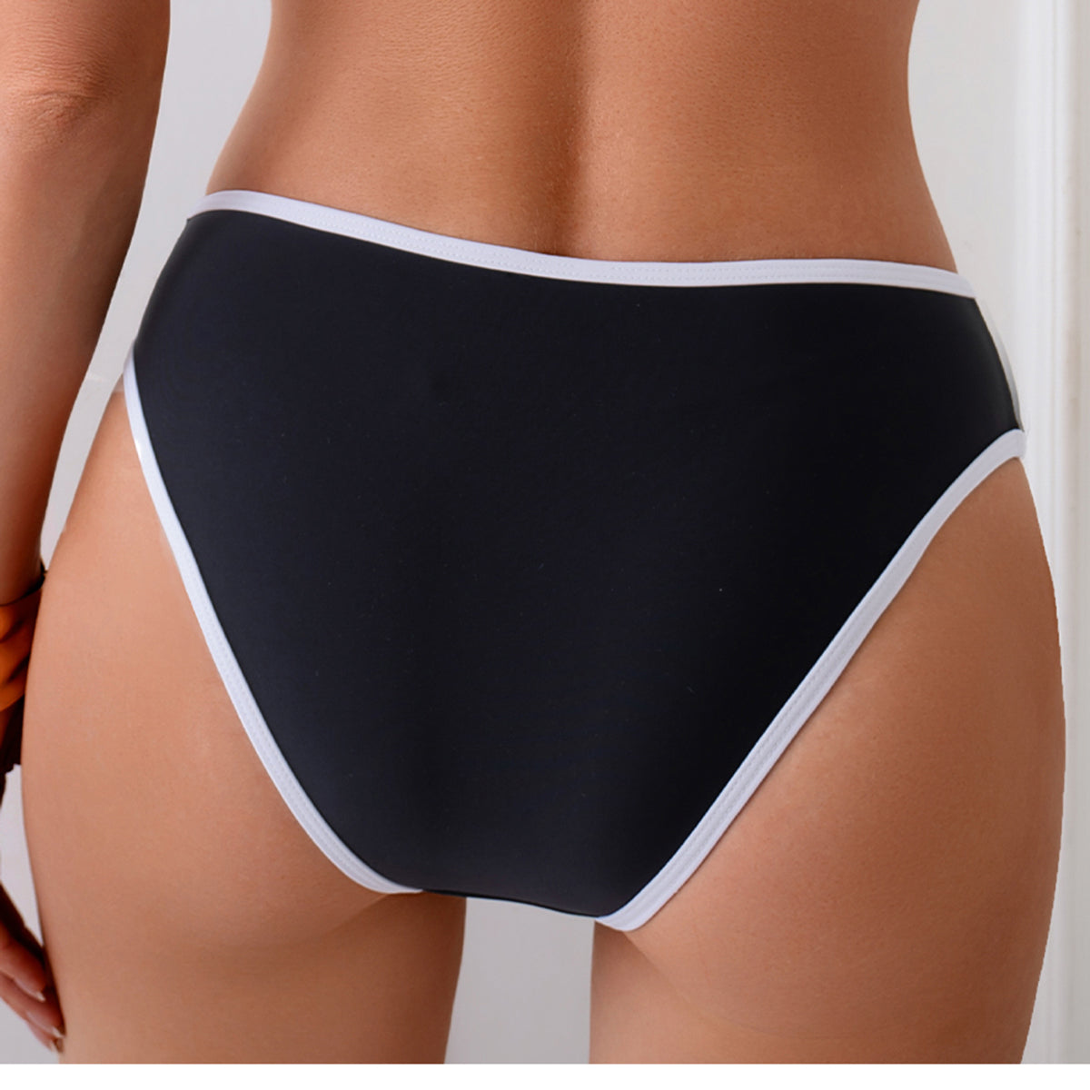 Ensemble de bikini noir sportif féminin