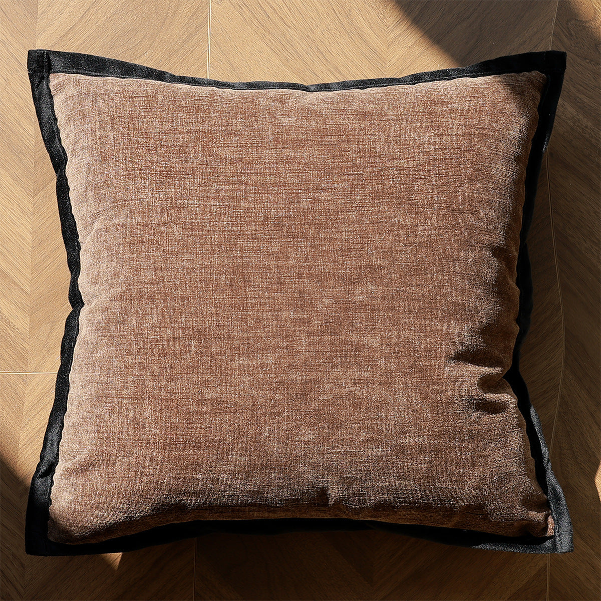 Coussin de canapé brodé Minimalist moderne avec une finition luxueuse