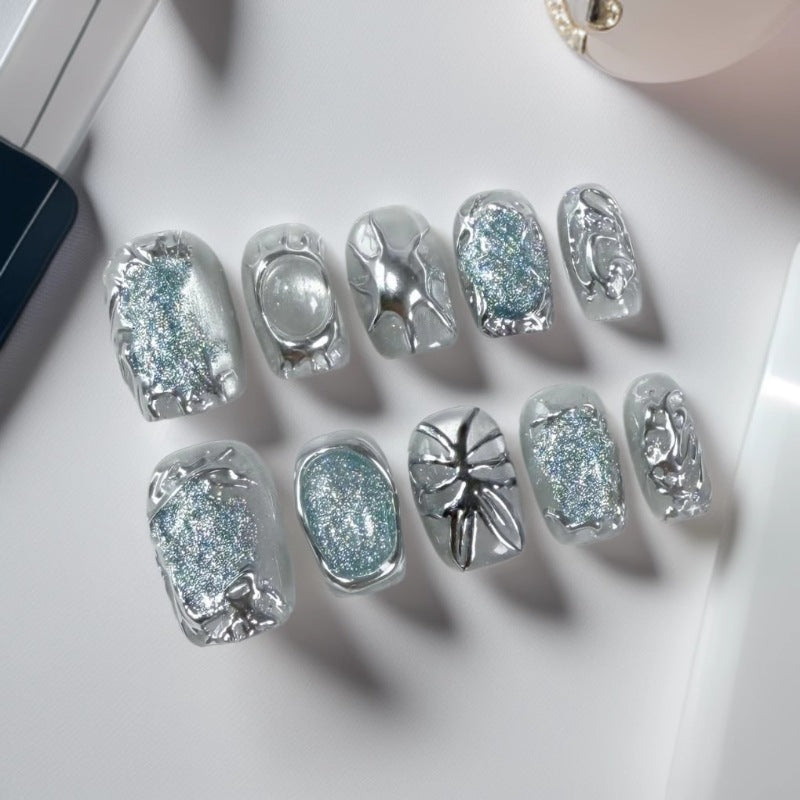 Nails en argent peints à la main à papillon court