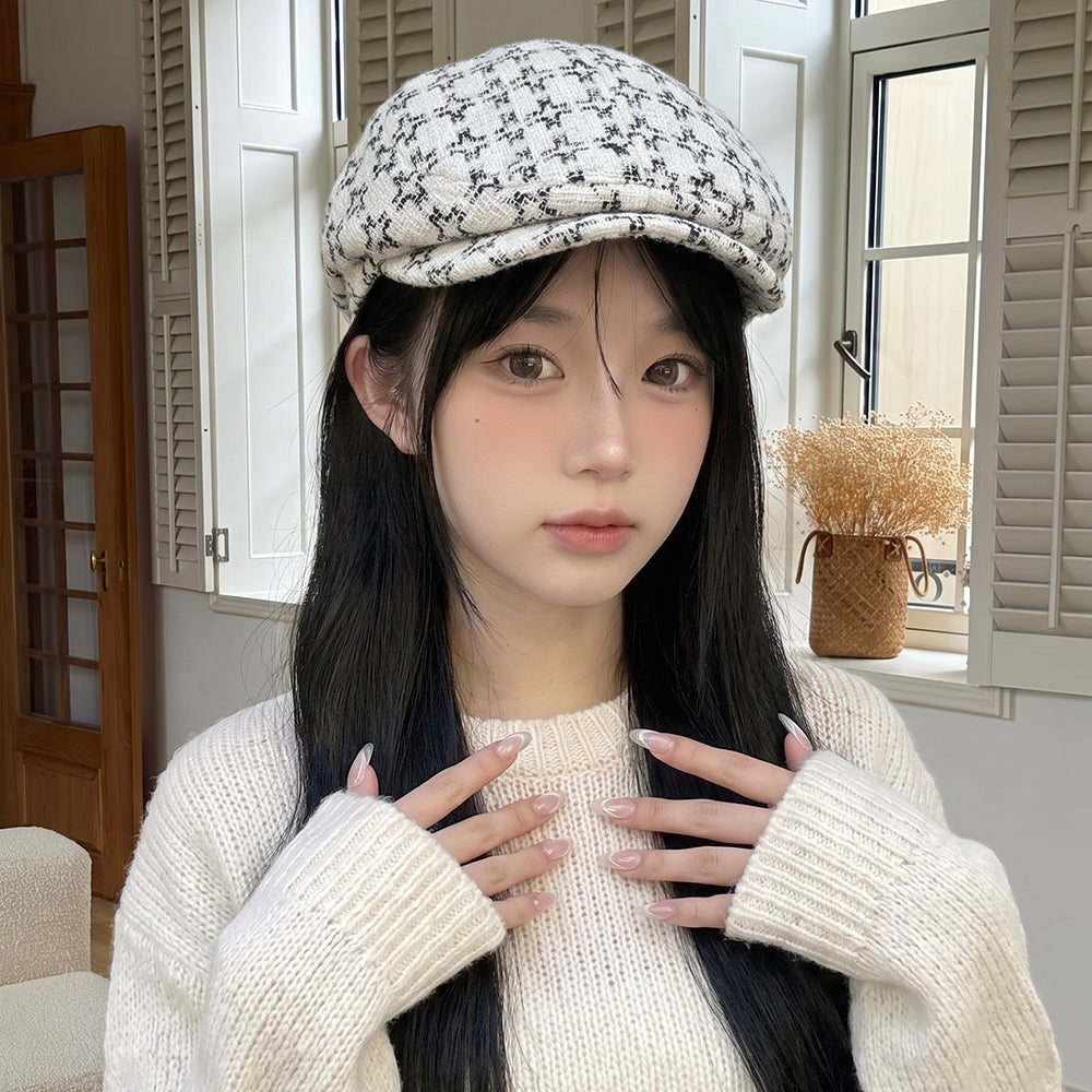 La petite casquette à motifs floraux, de style français, convient aux femmes du quotidien
