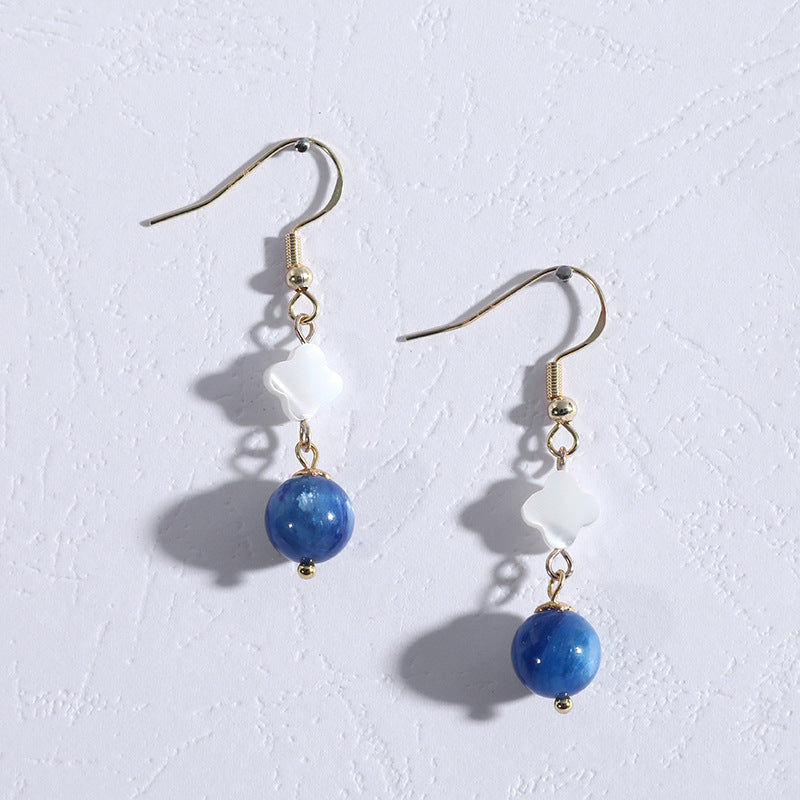Boucles d'oreilles originales de style vintage en Shell et Kyanite blanc naturel